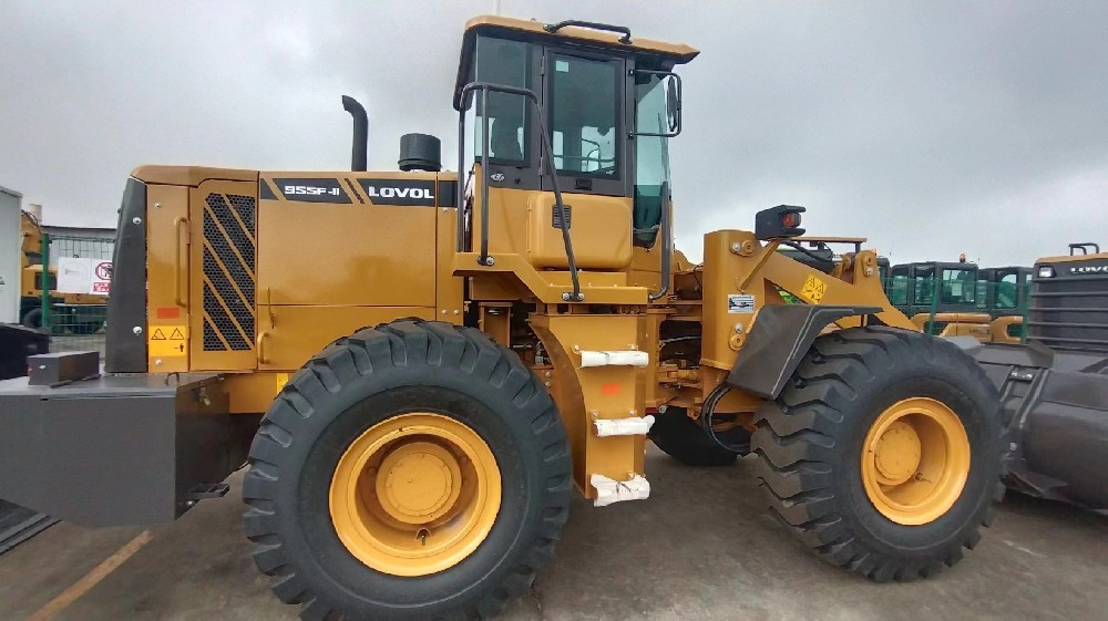 青岛港至中亚跨境工程机械智慧物流解决方案｜一带一路大件运输服务标杆_青岛物流公司_青岛货代公司_青岛货运公司_青岛大件运输公司