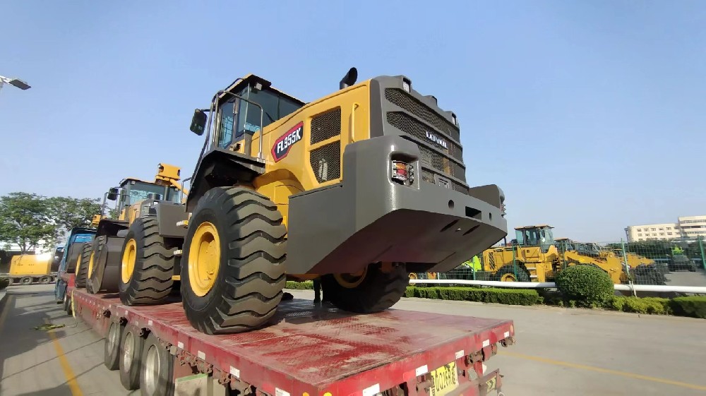 霍尔果斯口岸至乌兹别克斯坦工程机械跨境运输解决方案_青岛大件设备运输公司_青岛机械设备运输公司_青岛海运订舱_青岛海运代理