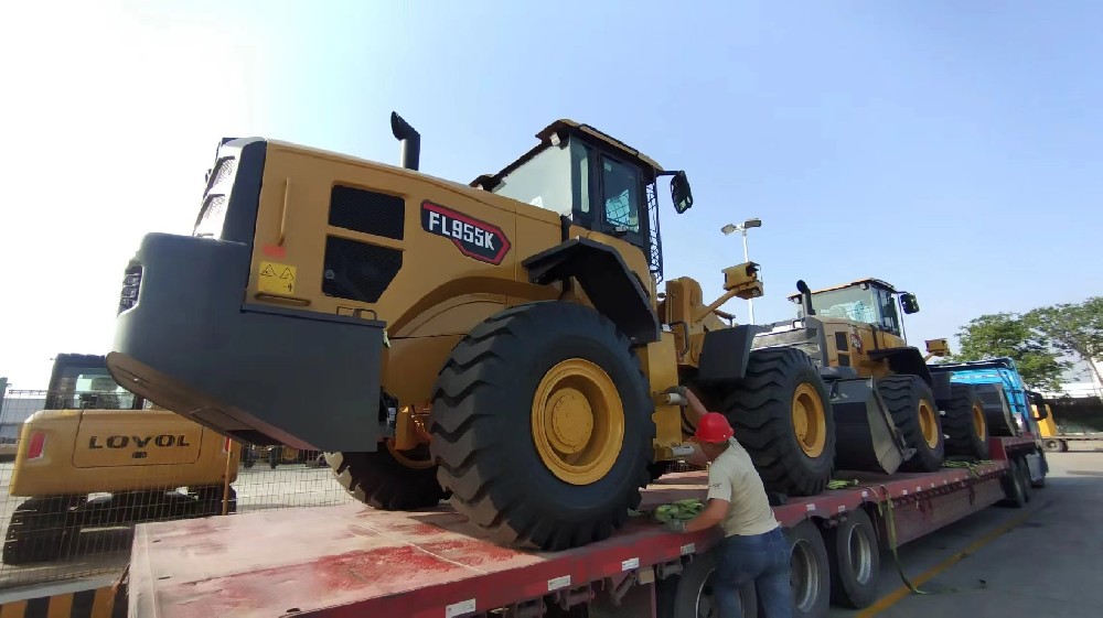 智能物流赋能一带一路建设——青岛港至中亚工程机械跨境运输全链路解决方案_青岛物流公司_青岛货代公司_青岛货运公司_青岛大件运输公司