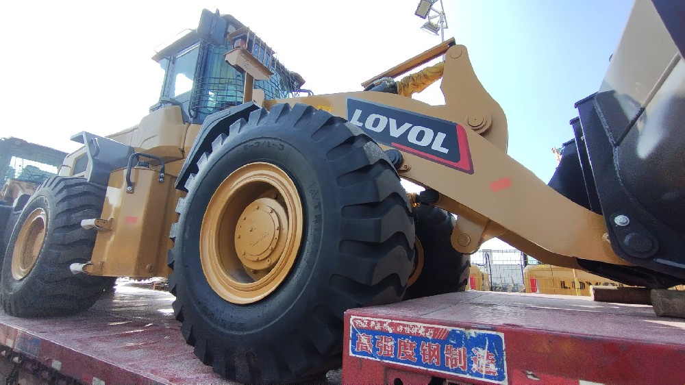 青岛港至连云港跨境大件物流全链路服务——工程机械智能化运输解决方案_青岛大件设备运输公司_青岛机械设备运输公司_青岛海运订舱_青岛海运代理