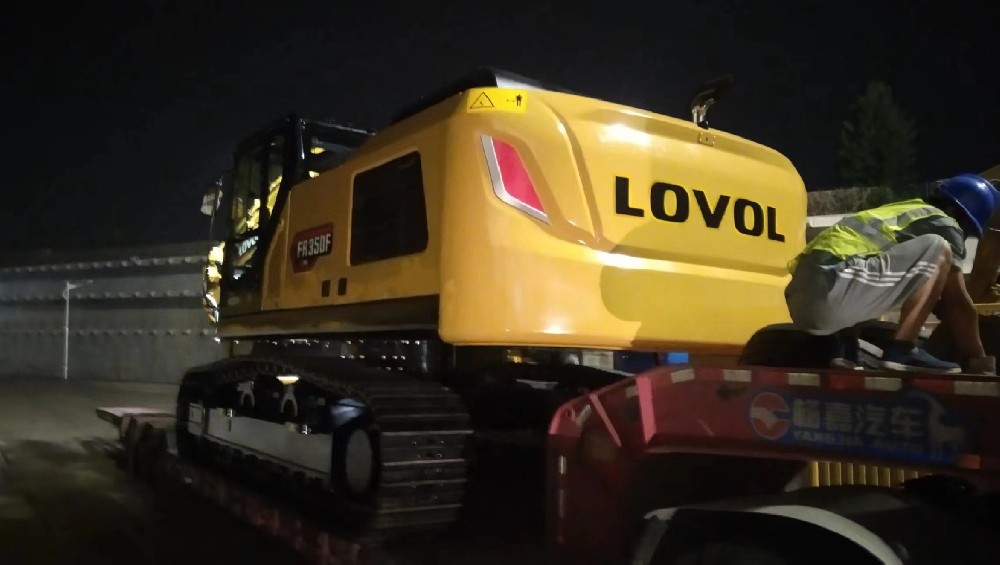 智能化跨境工程机械物流解决方案：青岛一站式大件运输服务助力一带一路建设_青岛物流公司_青岛货代公司_青岛货运公司_青岛大件运输公司