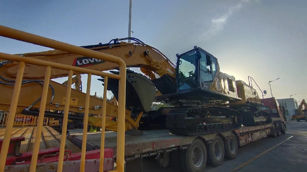 专业跨境工程机械物流解决方案：青岛港至中亚全链路运输服务创新实践_青岛物流公司_青岛货代公司_青岛货运公司_青岛大件运输公司