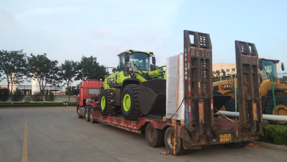 智慧物流赋能双城联动：青岛至上海港工程机械运输全链路解决方案_青岛大件设备运输公司_青岛机械设备运输公司_青岛海运订舱_青岛海运代理