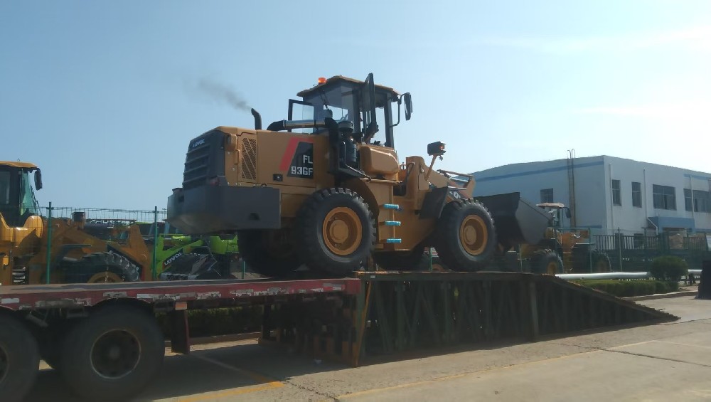 青岛港至连云港跨境工程机械智慧物流全链路解决方案_青岛大件设备运输公司_青岛机械设备运输公司_青岛海运订舱_青岛海运代理