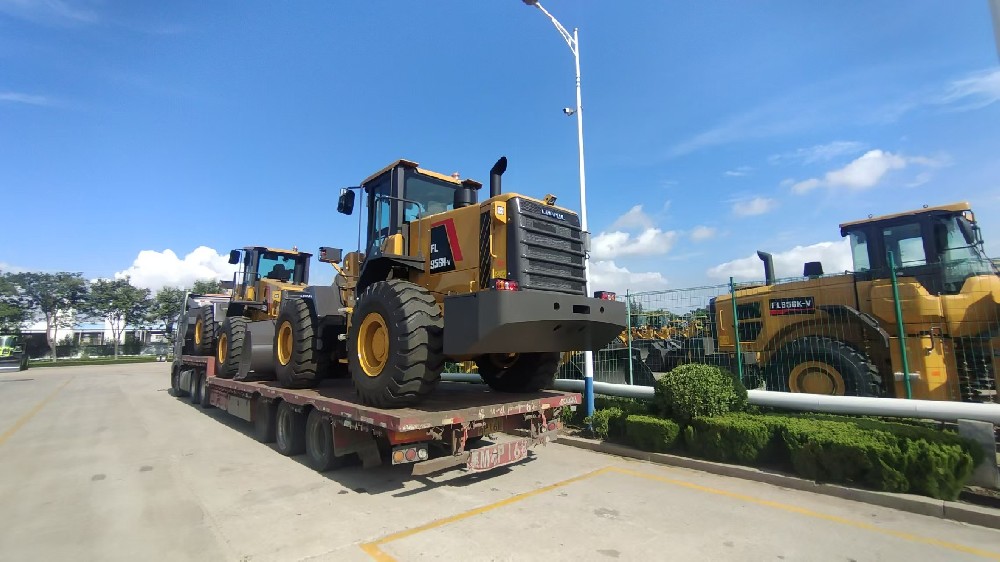 青岛至连云港工程机械跨境物流解决方案优化与实践_青岛大件设备运输公司_青岛机械设备运输公司_青岛海运订舱_青岛海运代理