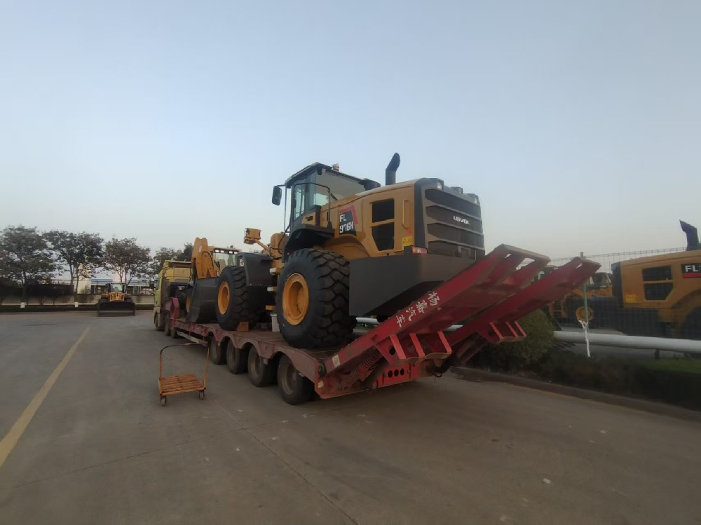 智慧物流赋能中亚基建：青岛港跨境工程机械全链路创新实践_青岛物流公司_青岛货代公司_青岛海运货代