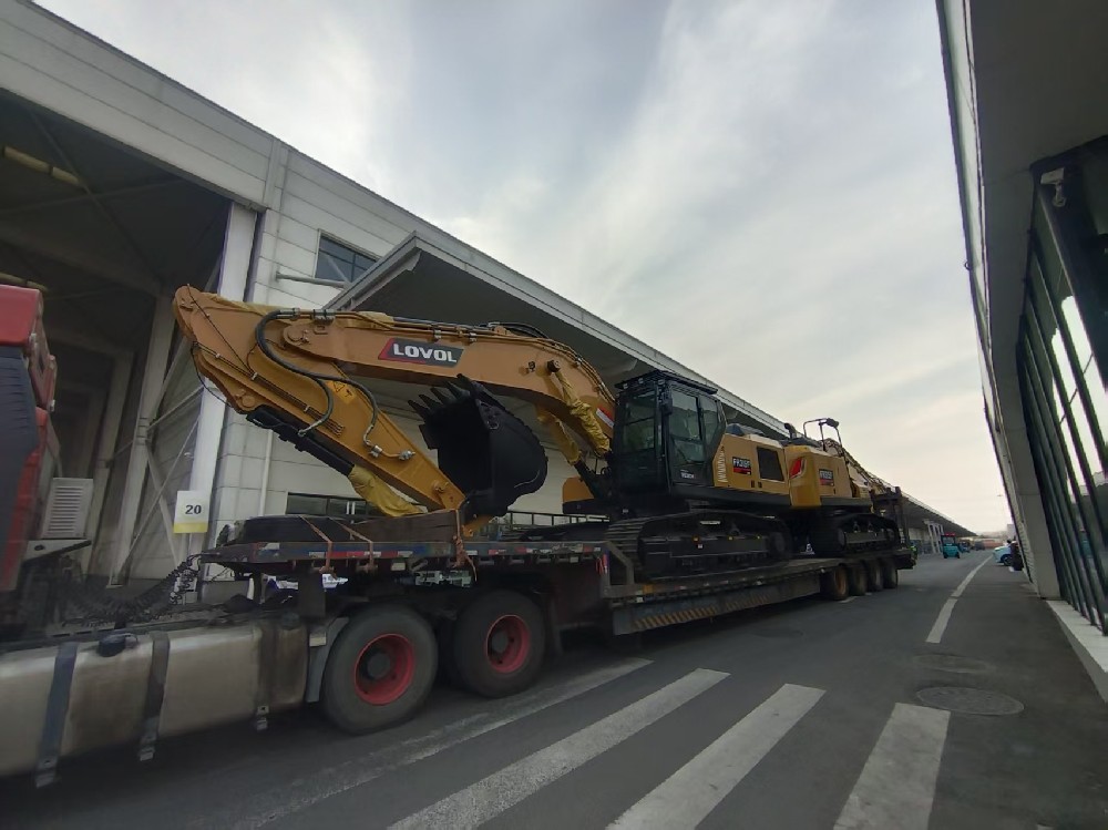 智慧物流赋能跨境基建：青岛港中亚工程机械运输体系创新_青岛海运出口_青岛设备报关_青岛设备清关