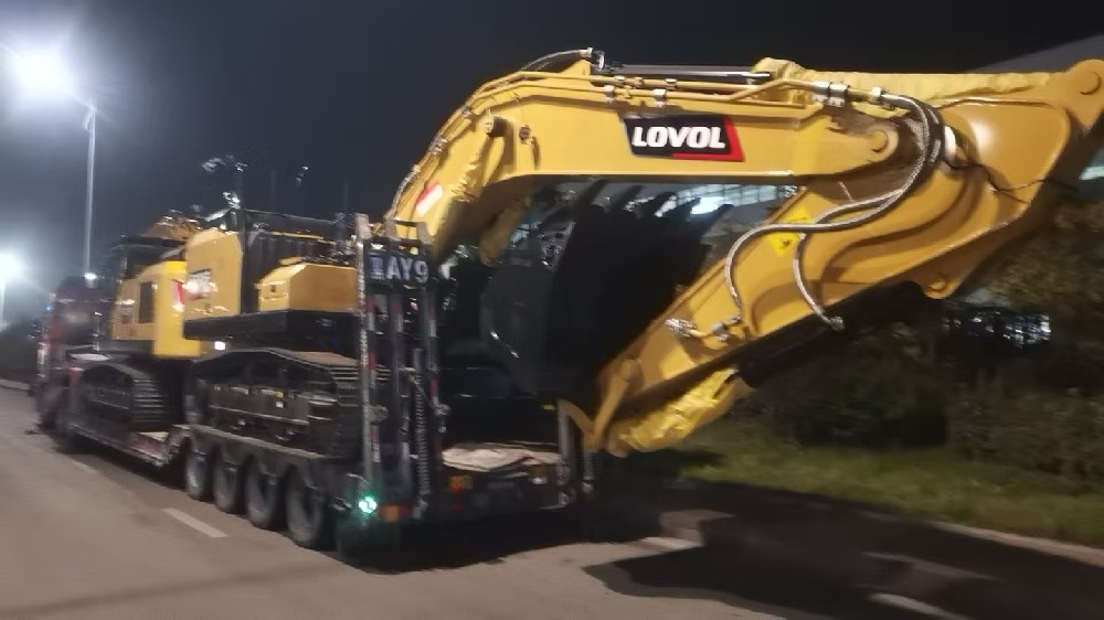 智能物流赋能跨境基建——青岛至喀什工程机械运输全链路创新实践_青岛物流公司哪家好_青岛货代公司联系方式_青岛货运公司排名