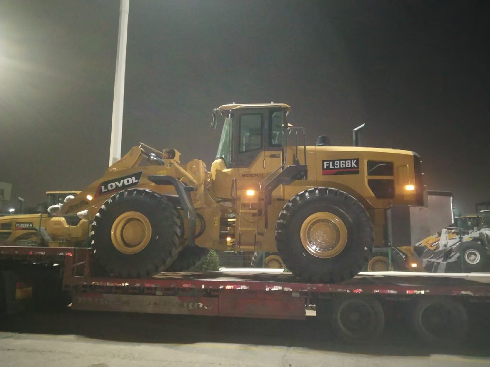 中亚工程机械智慧物流新标杆——青岛港至喀什跨境运输通道的创新实践_青岛大件运输公司哪家好_青岛大件设备运输公司联系方式_青岛机械设备运输公司排名