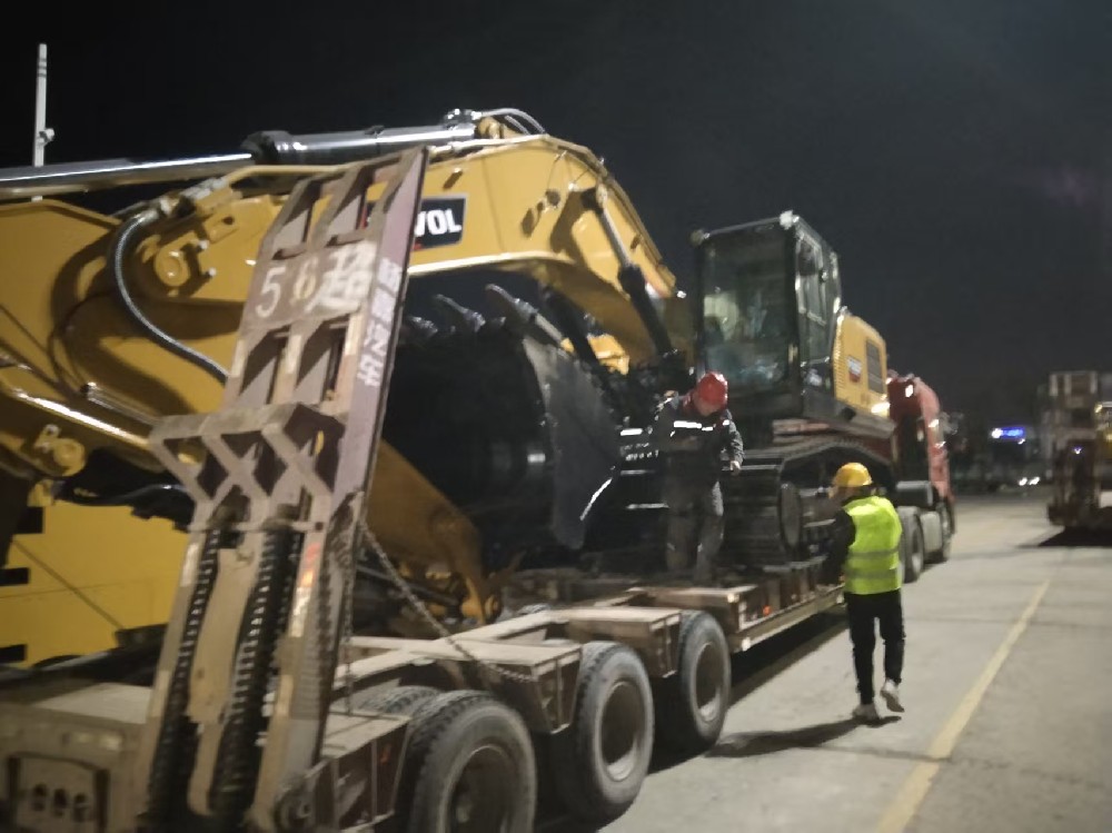 智能江海联运赋能跨境工程机械运输新生态——青岛淳远国际物流的创新实践_青岛进口清关联系方式_青岛报关代理哪家好_青岛清关代理电话