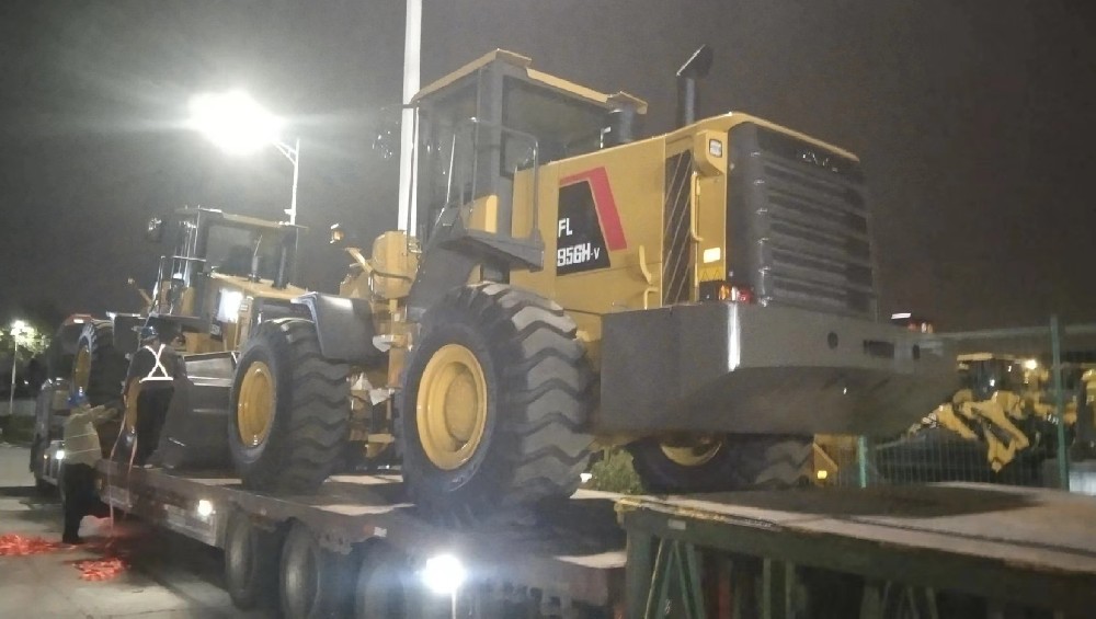 青岛淳远国际物流——专业风电设备、特种设备与压路机运输的可靠伙伴_青岛港到喀什口岸推土机运输_青岛港到喀什口岸平地机运输