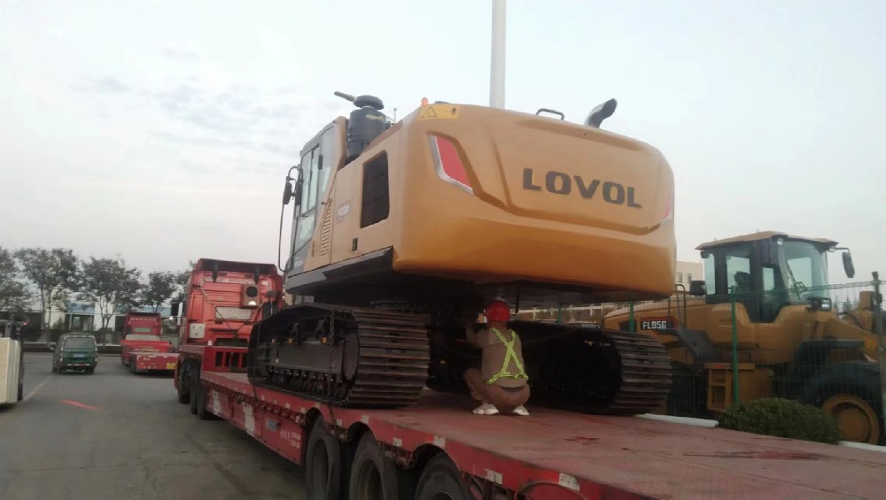 青岛淳远国际物流——专业设备运输与工程机械运输的可靠伙伴_扬州港到新疆挖机运输_扬州港到新疆装载机运输